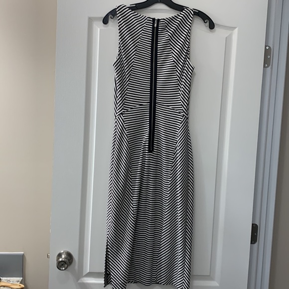 Banana Republic Black & White Striped Knit Dress size 0. - Picture 4 of 7